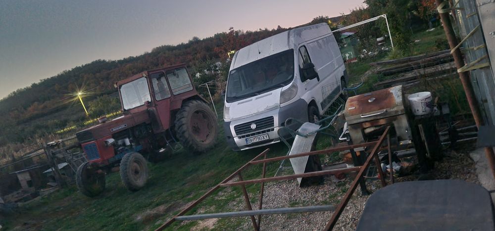 Tractor u650 și duba fiat ducato