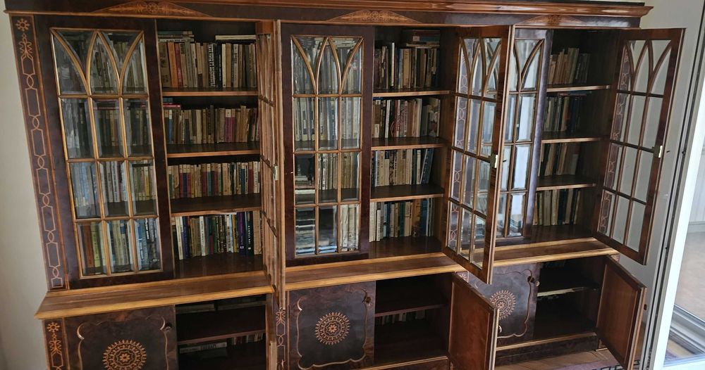 Biblioteca - lemn masiv - cu intarsii