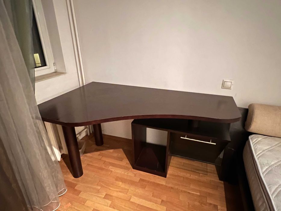 Бюро, гардероб и легло