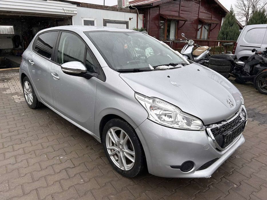 Peugeot 208 1.2VTI/82hp/2013г.На части