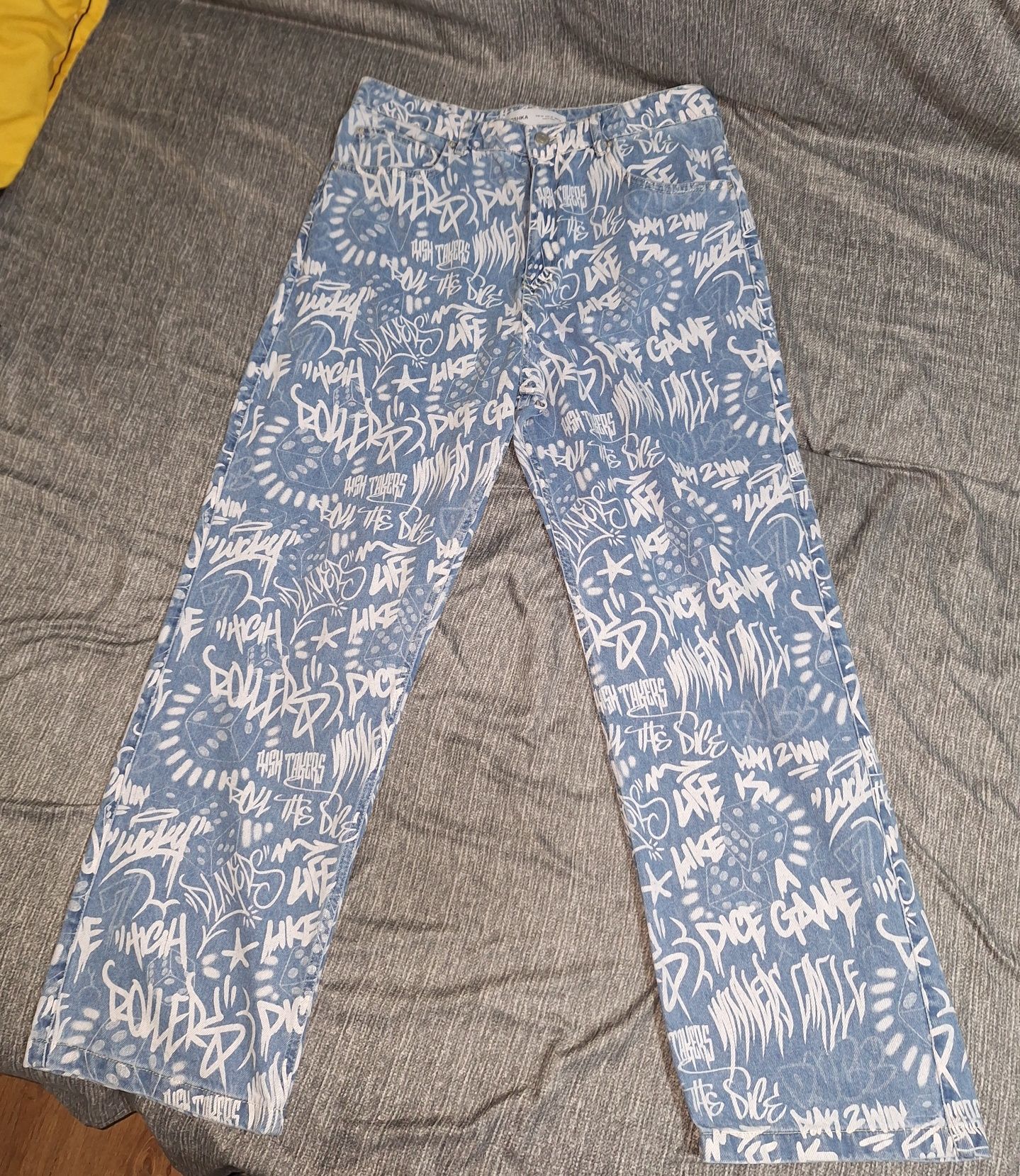 Blugi baggy bershka cu print