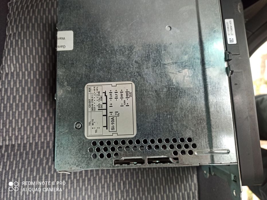 Оригинално радио с компактдиск и Aux кабел от Шкода Румсър

Оригин