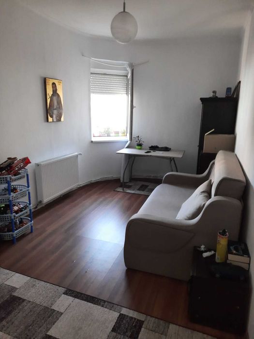 Ofer spre închiriere casa