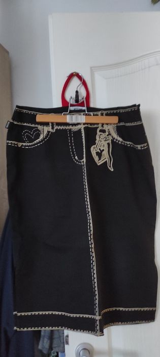Fustă jeans neagră Moschino talie 82cm, sold 96cm, lungime 60cm,nouă