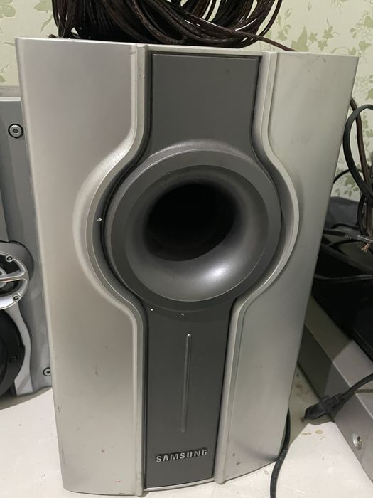 Продам музыкальную колонку сабвуфер Самсунг