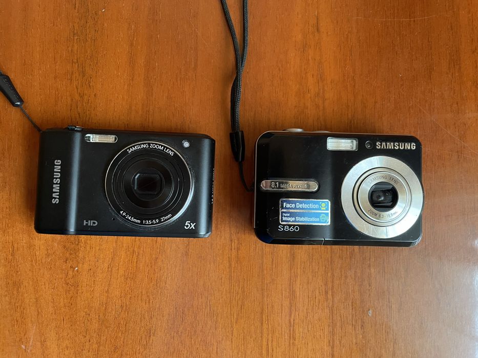 Vand doua aparate foto compacte samsung