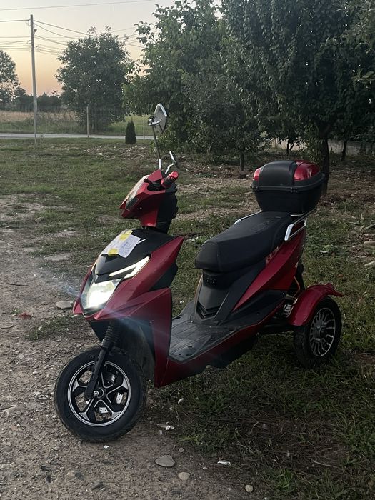 Vand triciclu electric