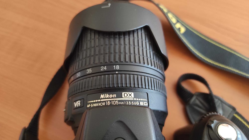 Nikon D90 с обектив Nikon AF-S Nikkor 18-105mm