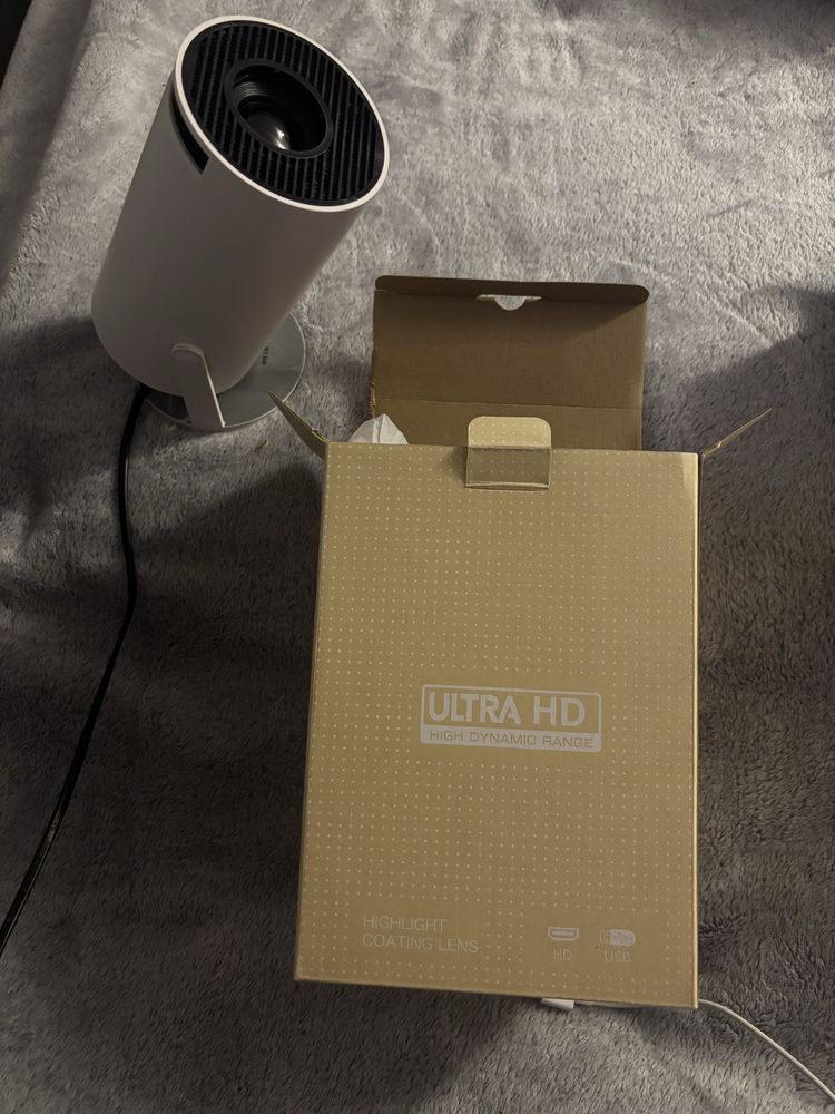 Чисто нов Прожектор HY300 Pro 4K 130" вградени тонколони!