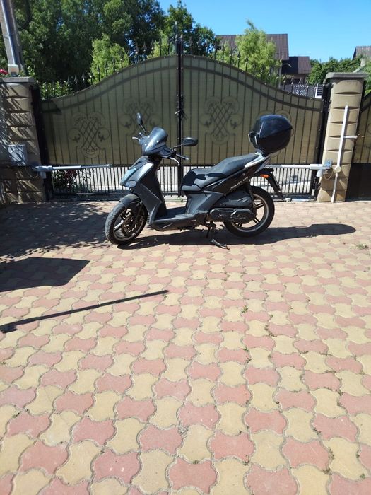 Vând moto-scuter