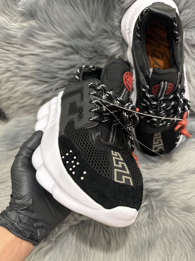 40-44 Versace Chain Reaction Black