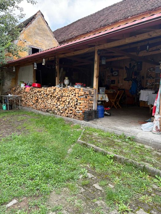 Doua case autentice intr-o curte de 1282 mp- zona centrala Rasnov