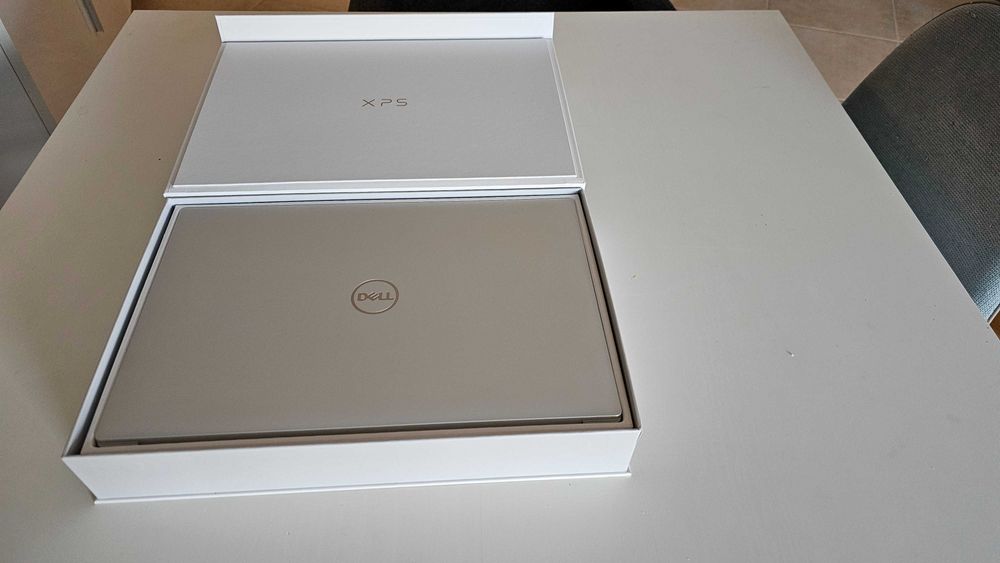 Лаптоп DELL XPS 15 9510