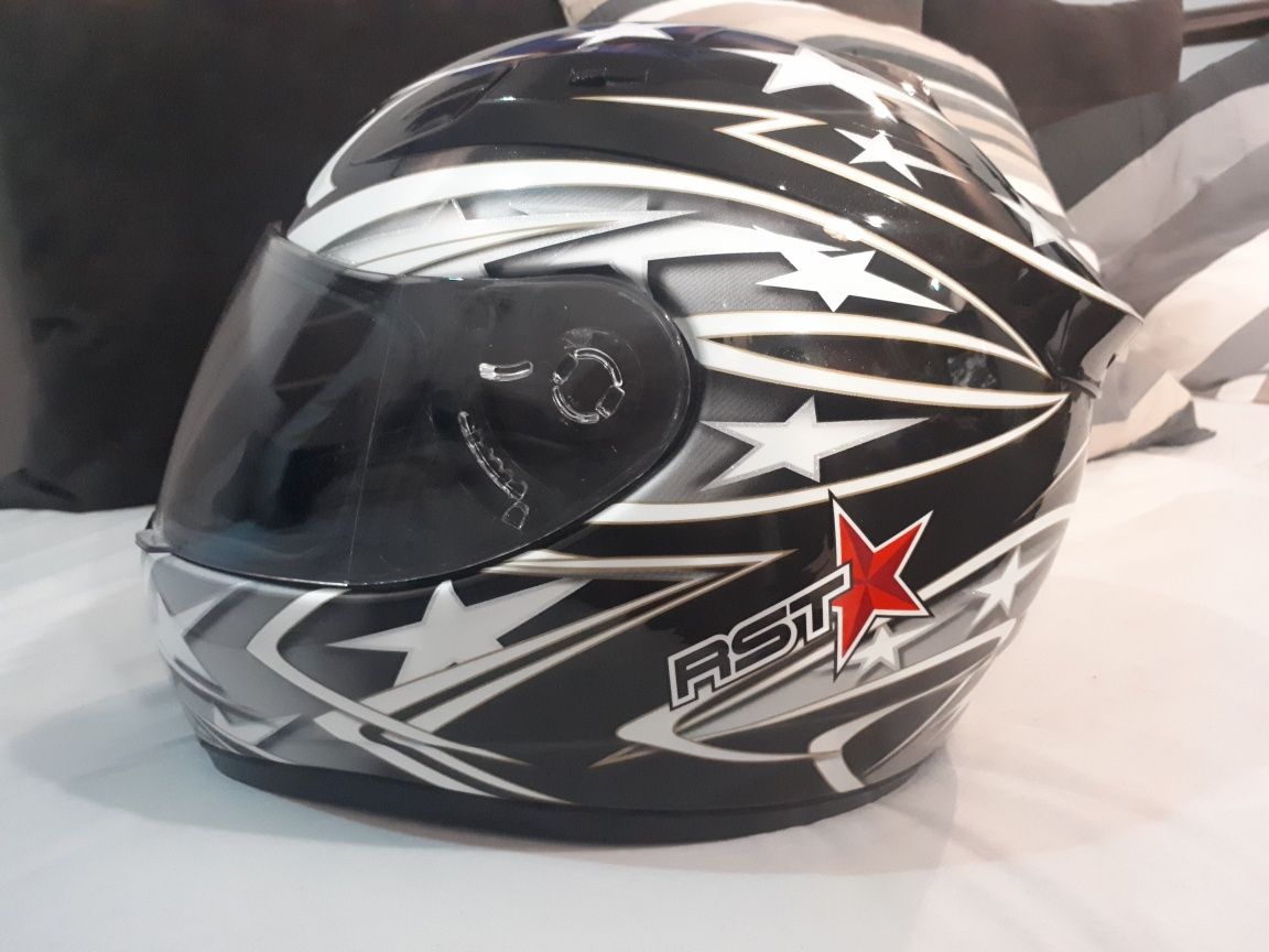 Продавам шлем RST