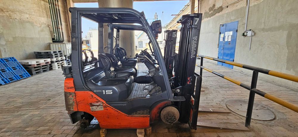 Вилочный погрузчик TOYOTA