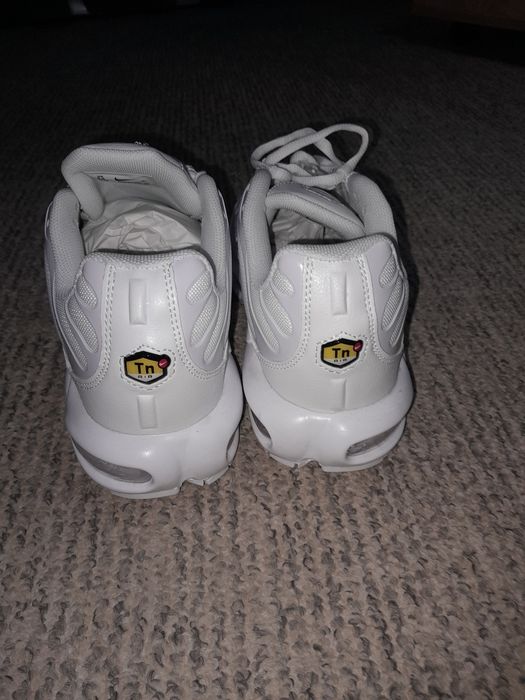 Nike tn triple white