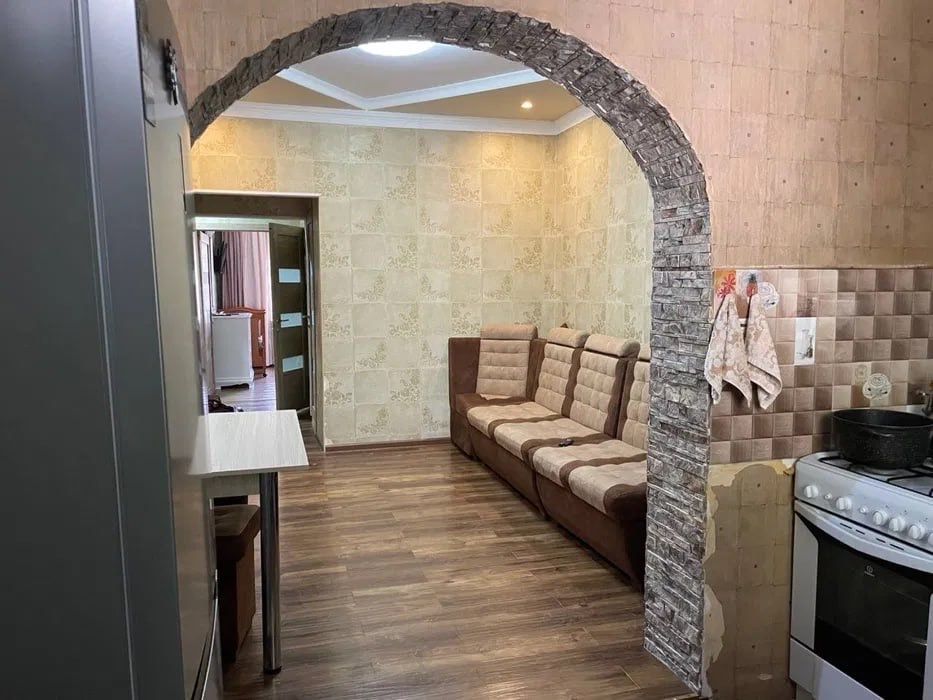 Карасу 1 3/1/5 с огородом и парковкой ,квартира с ремонтом