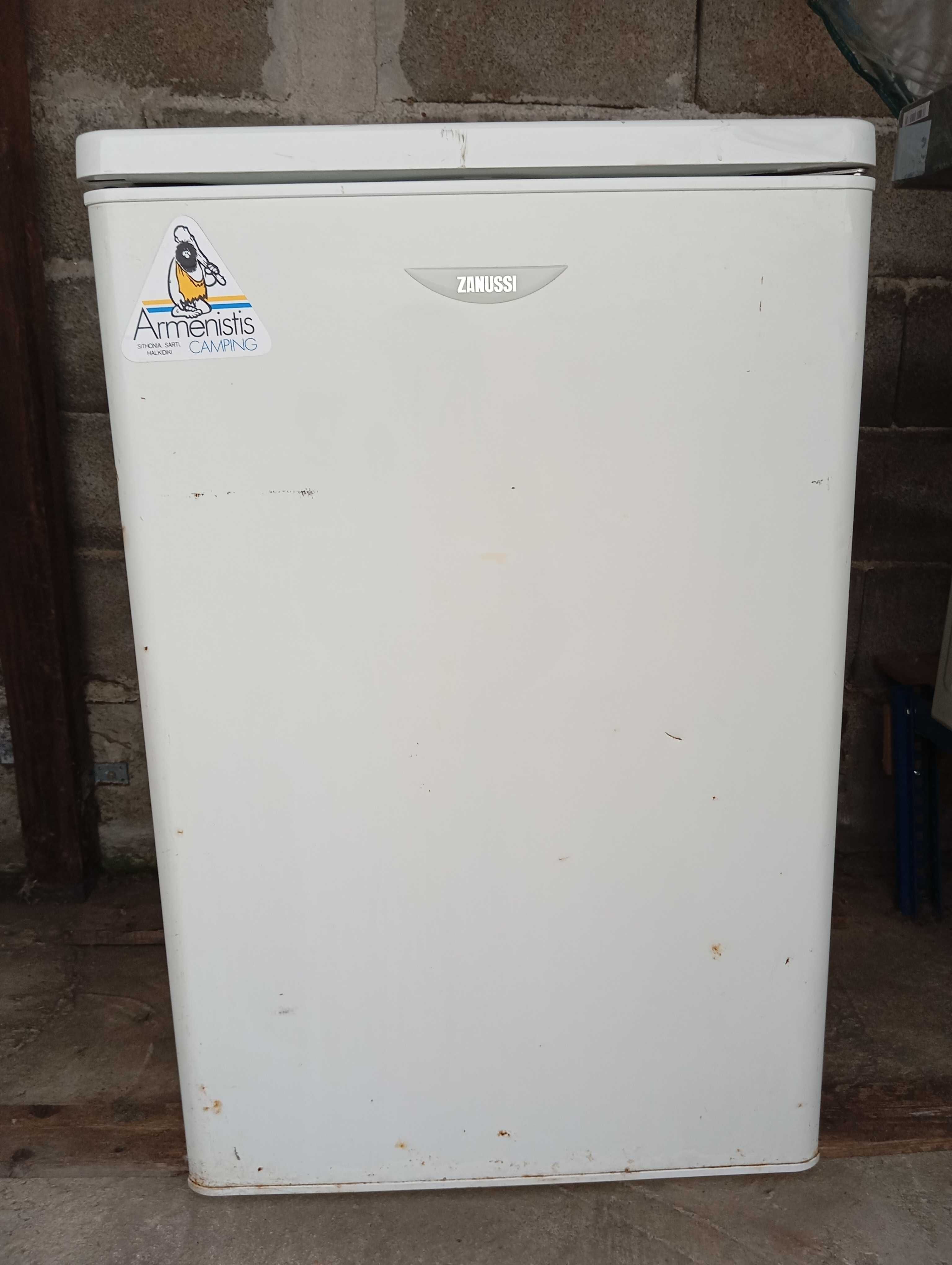 Продавам хладилник ZANUSSI