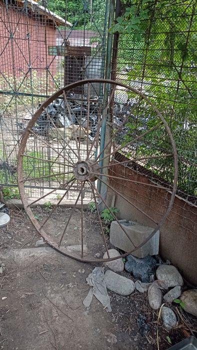 Колесо стариное для декора