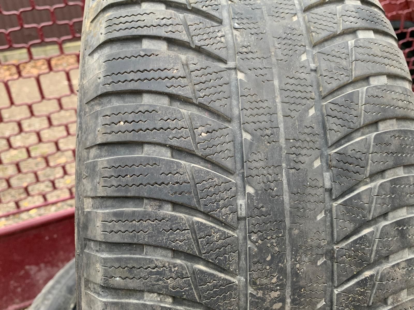 Vând 4 cauciucuri de iarnă BRIDGESTONE