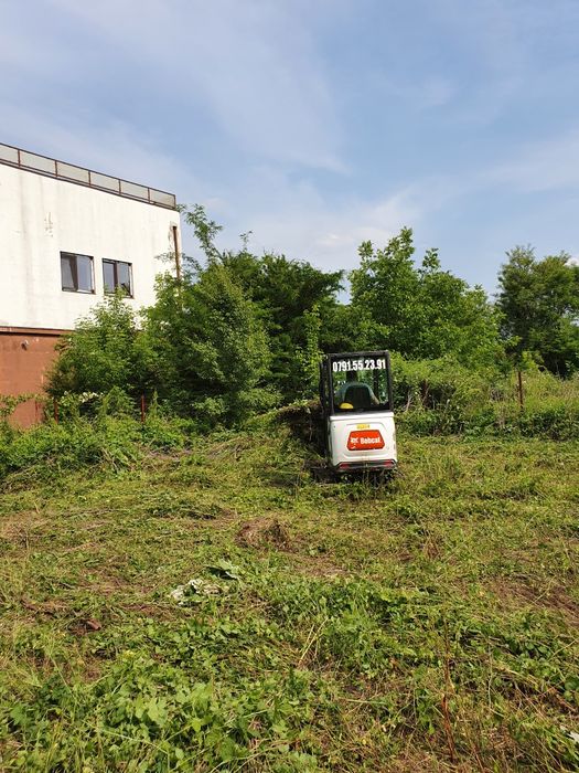 Miniexcavator de inchiriat
