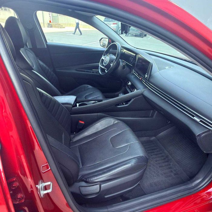 Продаётся Elantra Luxe 2.0л 2021