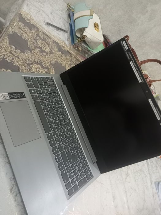 Lenovo IdeaPad L3 .