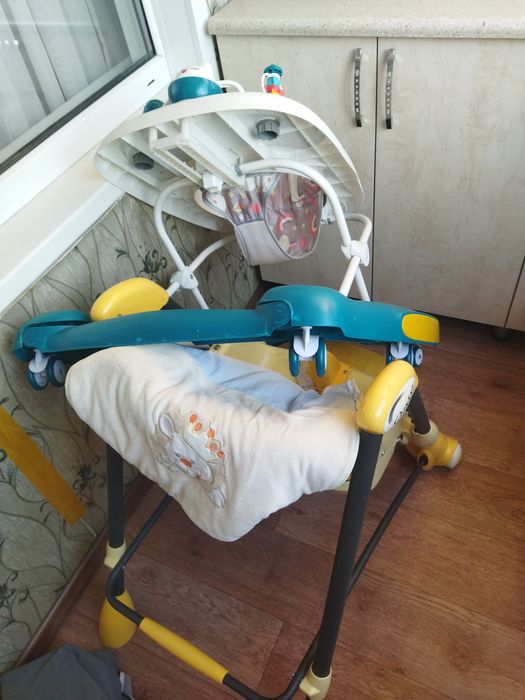 Отдам даром, стул для кормления, ходунки
