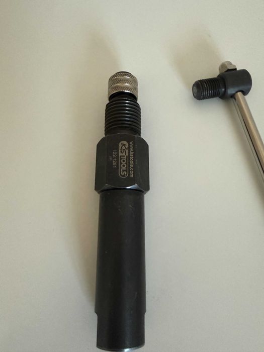 Fus filetat/Ax hidraulic dispozitiv indreptat aripa KS TOOLS 122.1281