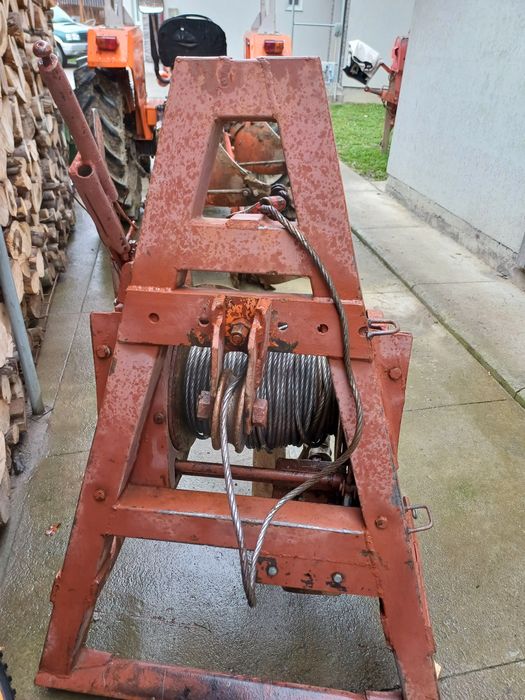 Vând troliu după tractor