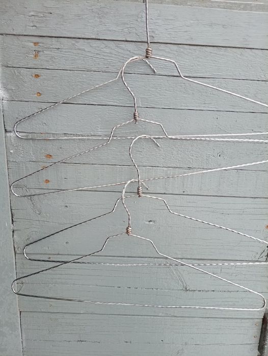 Вешалки металлические