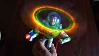Robot Buzz light years cu aureola curcubeu de lumini spectaculos