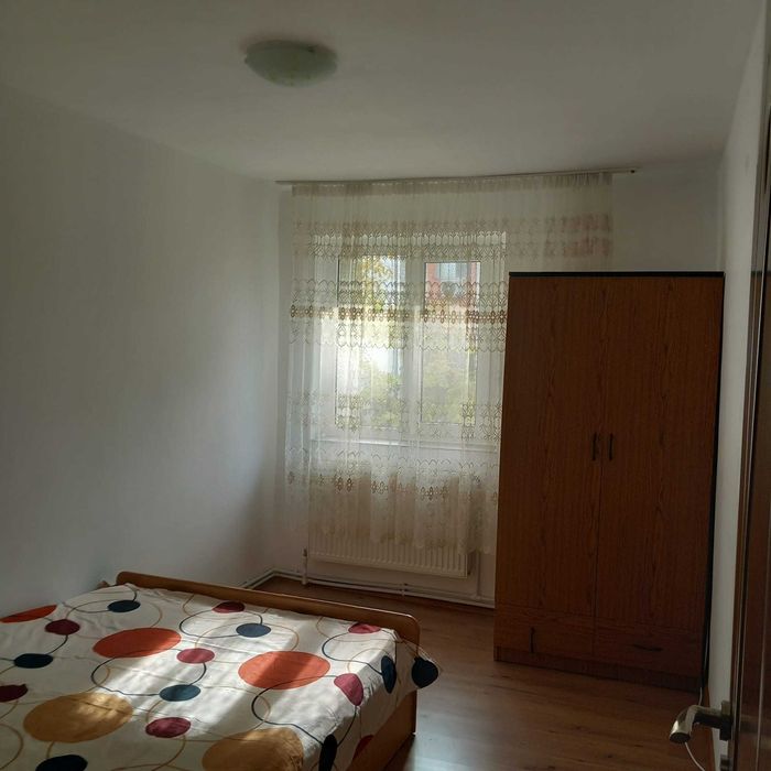 Inchiriez apartament