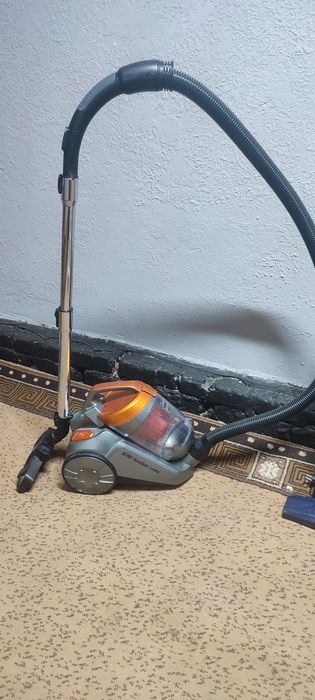 Продам пылесос почти новый