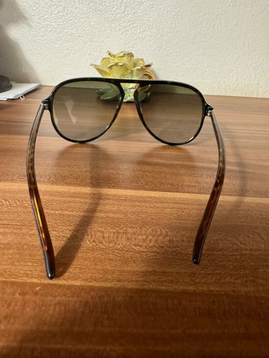 Vand ochelari de soare Gucci