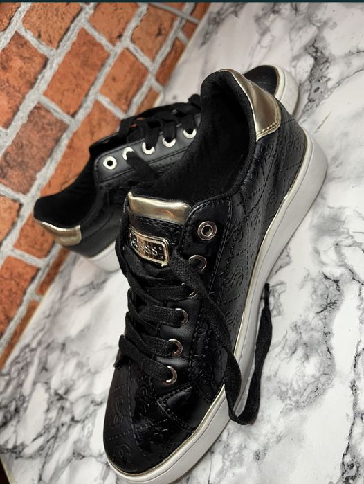 Adidasi Guess originali