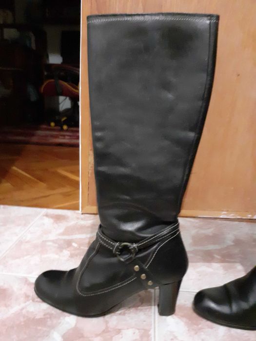 Елегантни черни ботуши