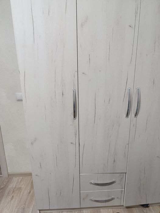 Продам шкафы и комод