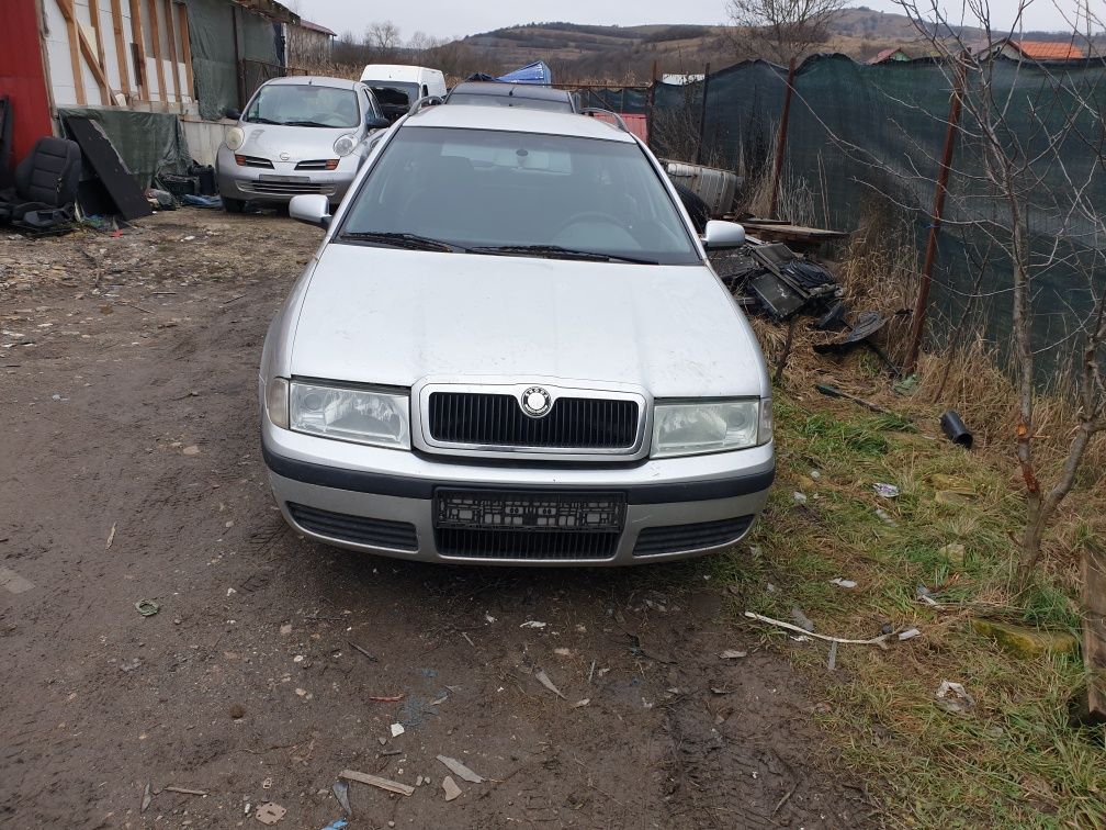 Dezmembrez Skoda Octavia 1.6 benzină 2003