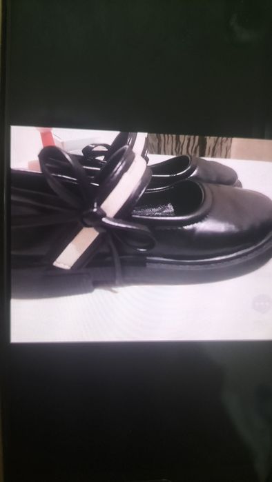 Продам школьные туфли