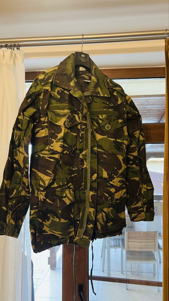 Vand costum militar marimea 52