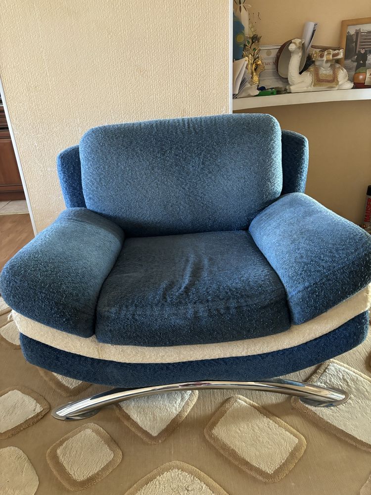 Продаи диван и два кресла