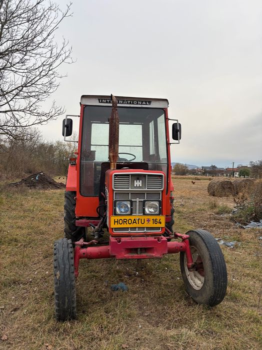 Tractor cu remorcă si plug