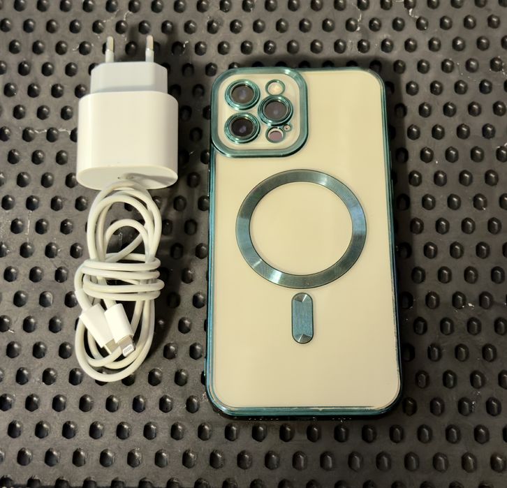 Iphone 12 PRO Max Gold + accesorii in stare bună