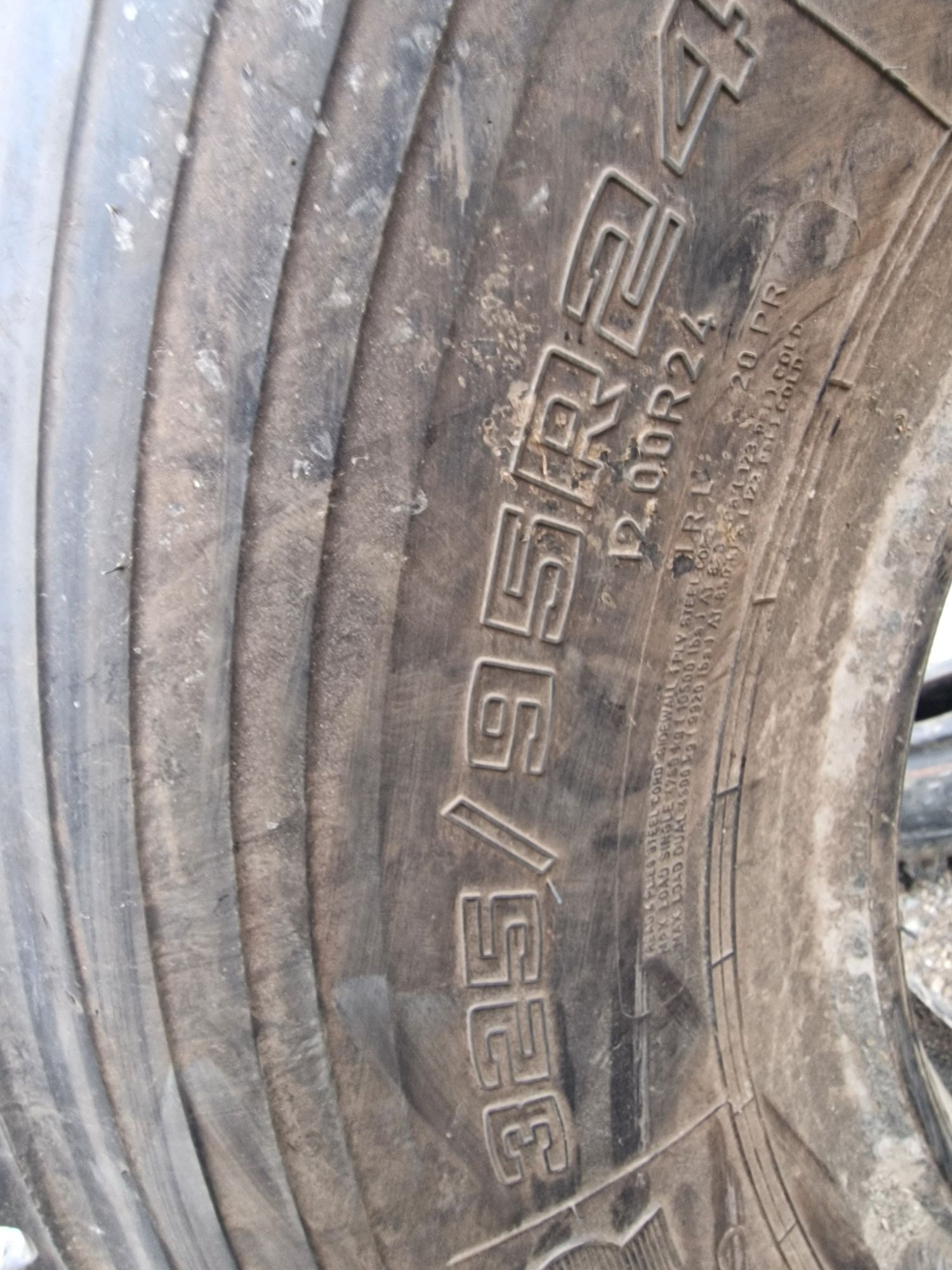 Cauciuc 12.4R24 sau 325/95R24 marca Goodyear