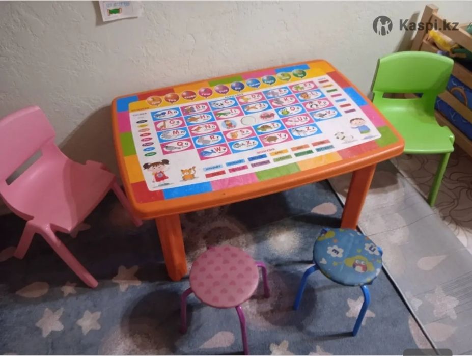Детский стол со стульями