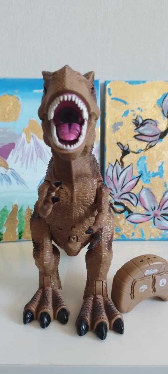 Продам игрушку интерактивный динозавр