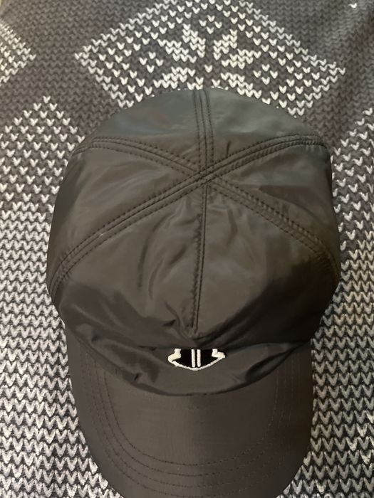 Moncler шапка непромокаема