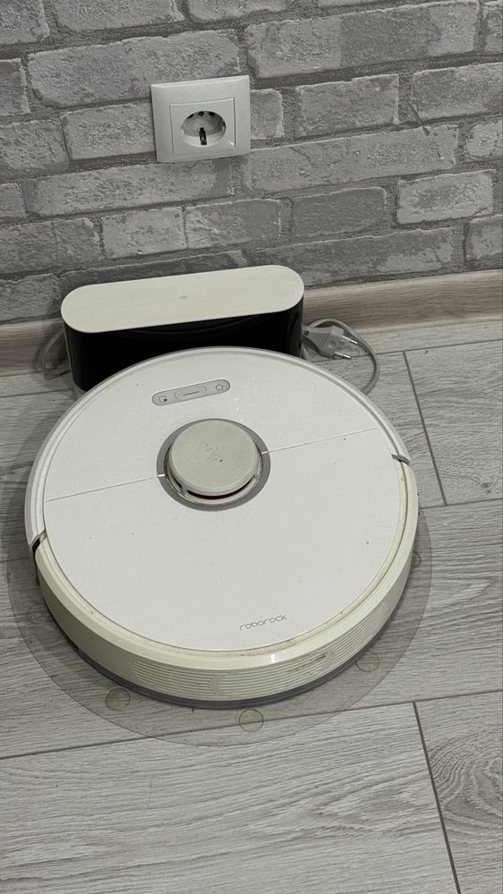 Продам робот пылесос Roborok S6