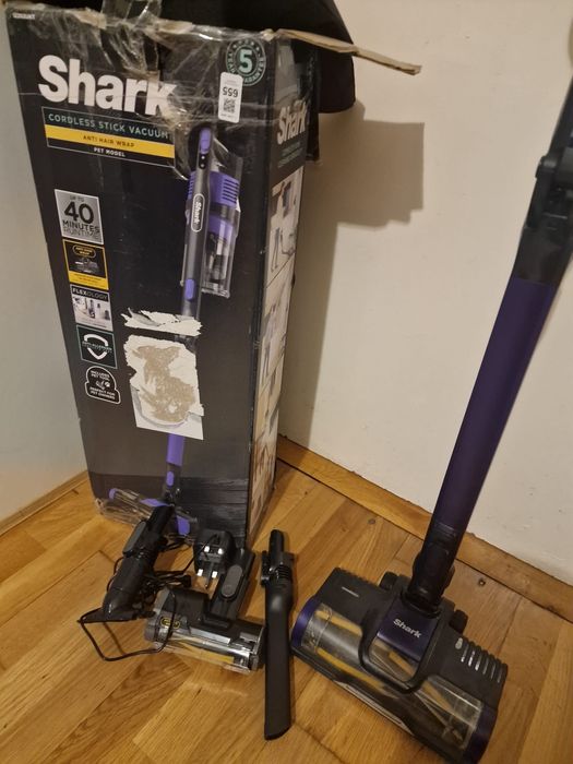 Aspirator shark pe baterii